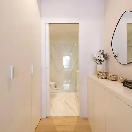 Apartamento Mouzinho Luxury 3br Flat L 5 Min Walk To Ribeira By Lovelystay Oporto